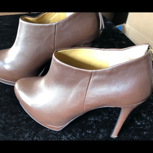 NINE WEST BROWN GENUINE LEATHER 5.5” HEELS, Sz7m - Picture 7 of 14